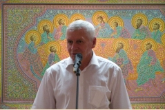 Глава города Владимира А.П.Рыбаков открывает выставку «Лик Руси святой»border=